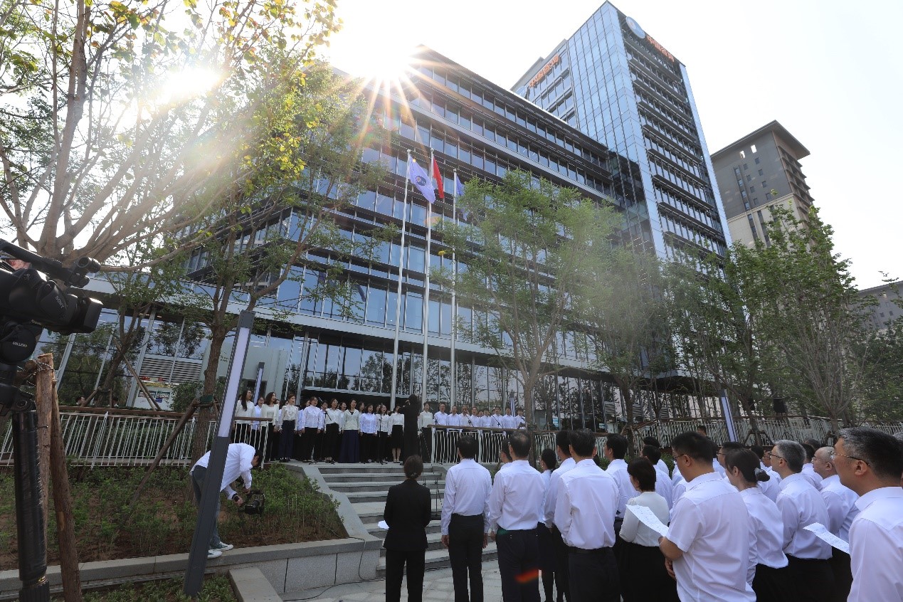 夏日再扬帆 梦想再启航：中咨公司举行西办公区入园暨升旗仪式.jpg
